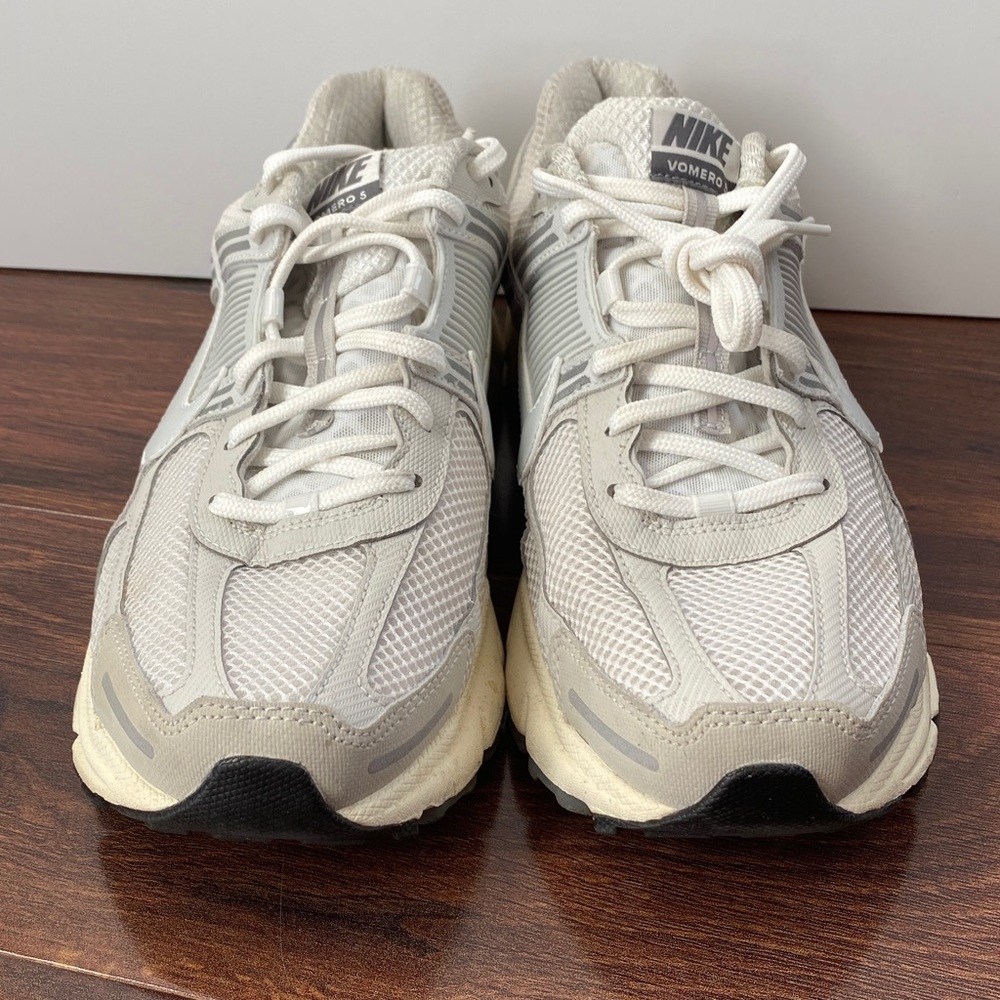 Nike Men's White and Gray Running Sneakers - Picture 4 of 11